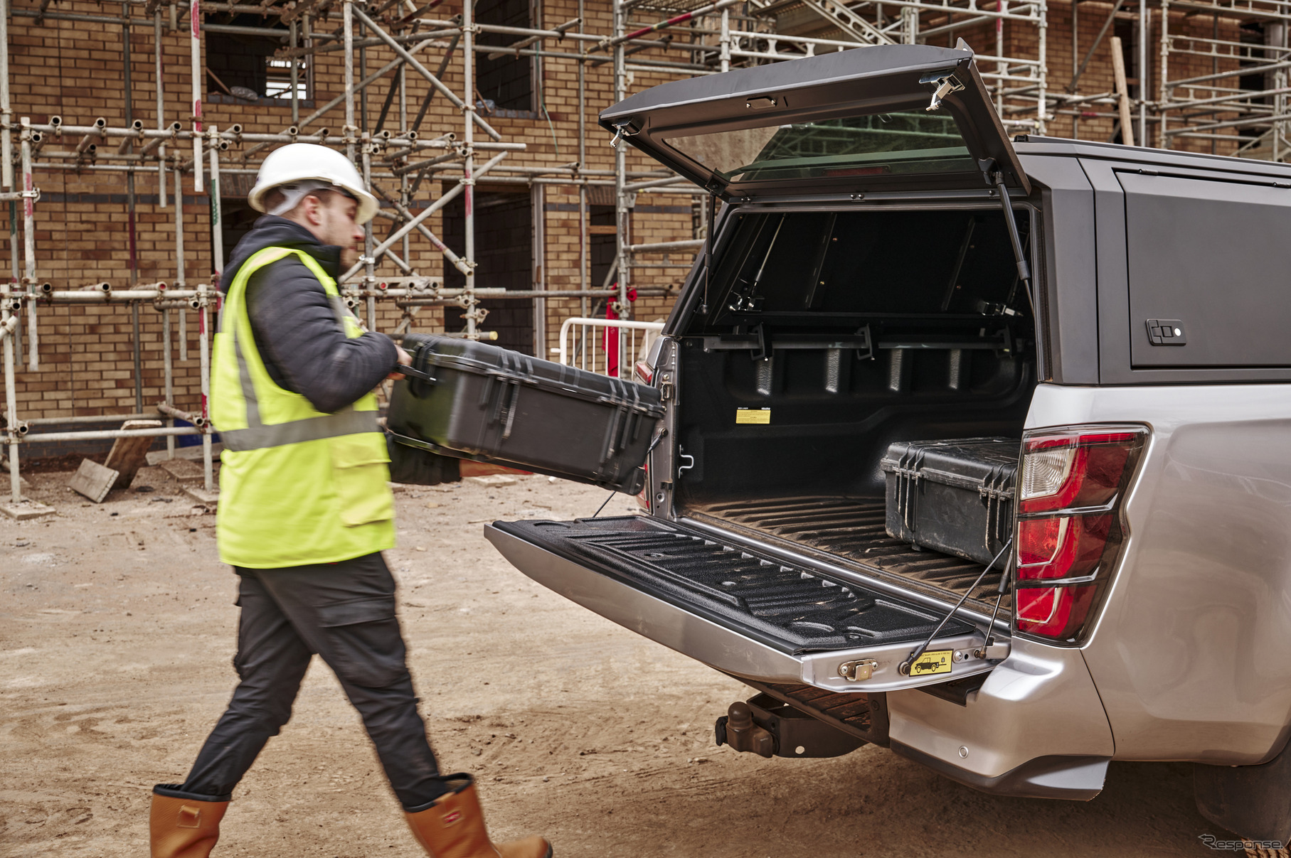 いすゞD-Maxの「V-Cross Commercial」