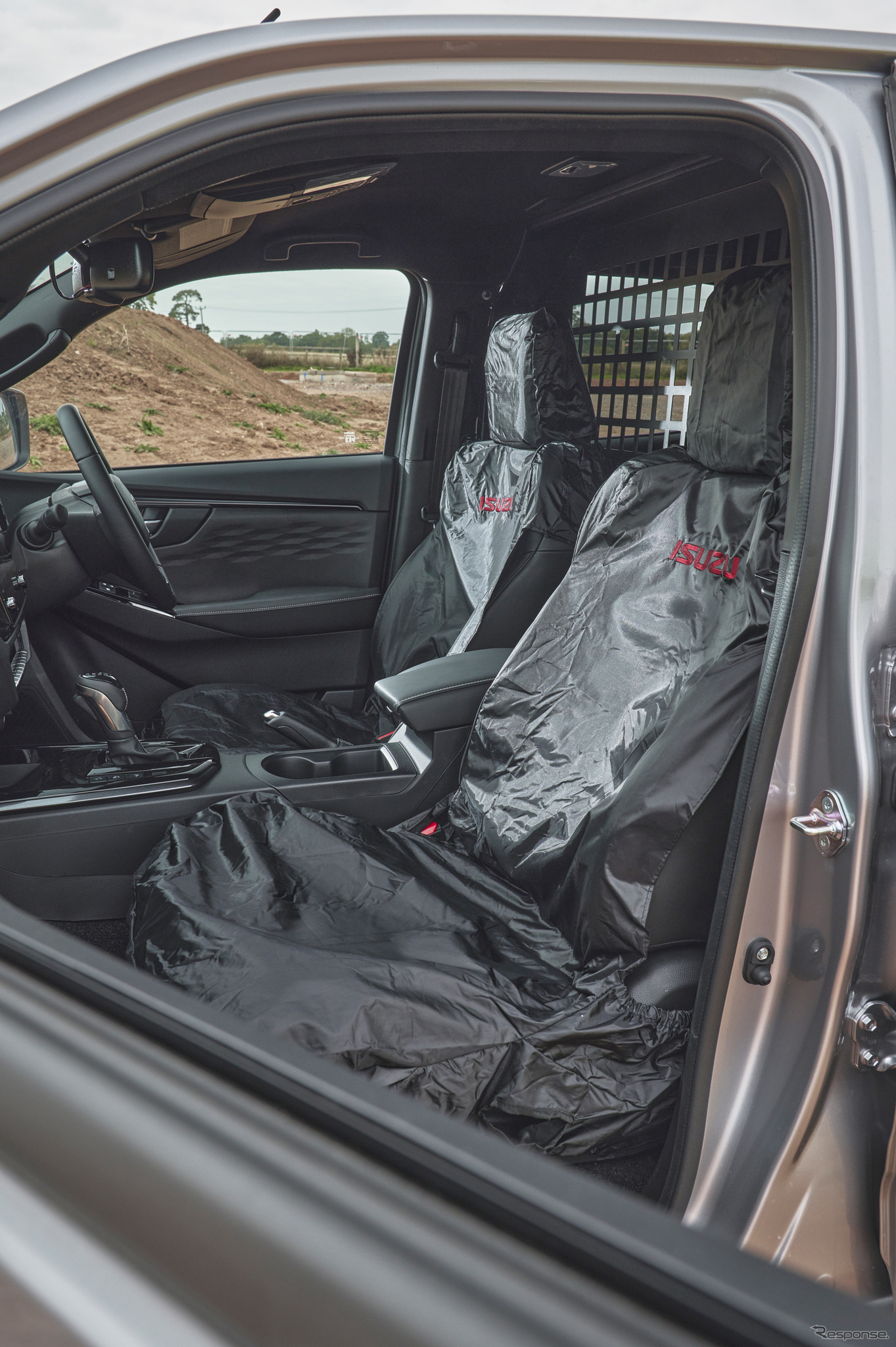 いすゞD-Maxの「V-Cross Commercial」