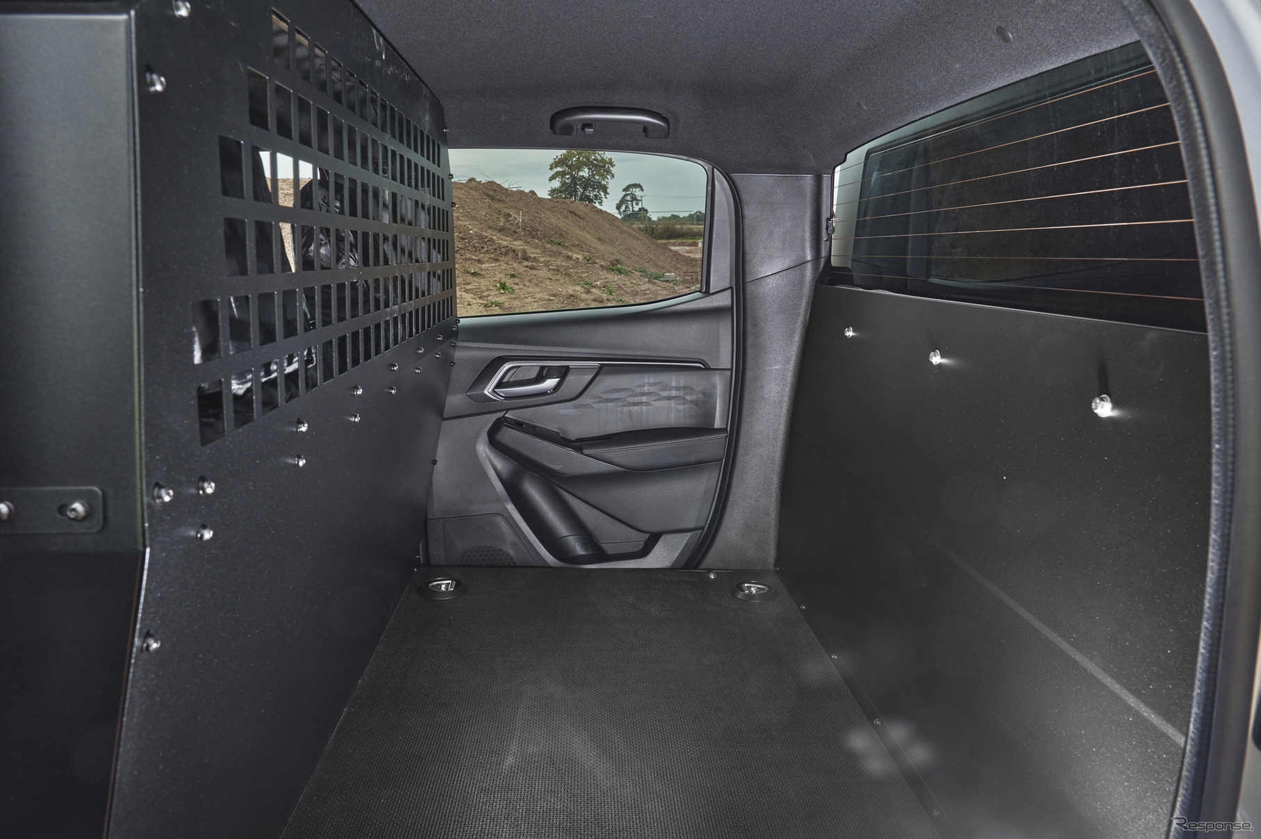 いすゞD-Maxの「V-Cross Commercial」