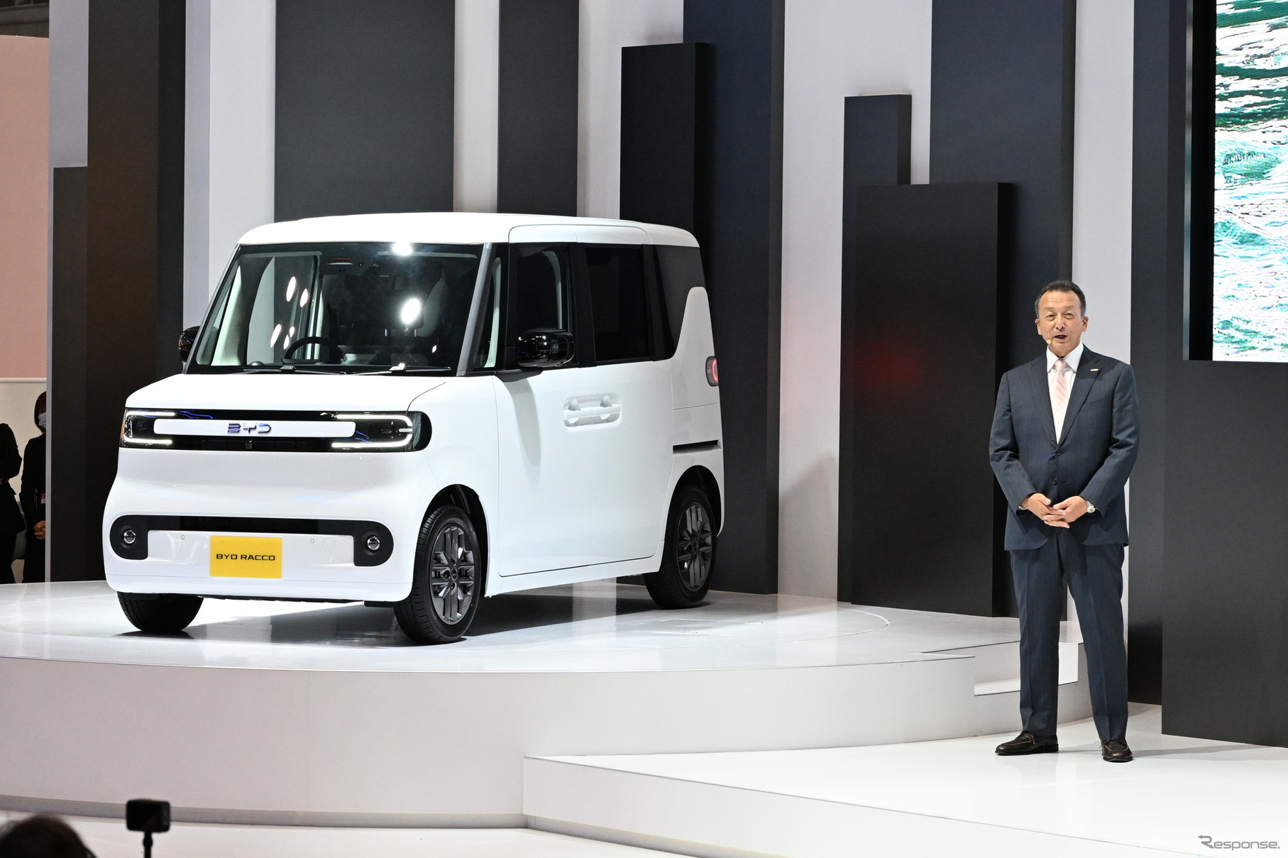 軽EV「ラッコ」を発表したBYDオートジャパン東福寺厚樹社長（ジャパンモビリティショー2025）