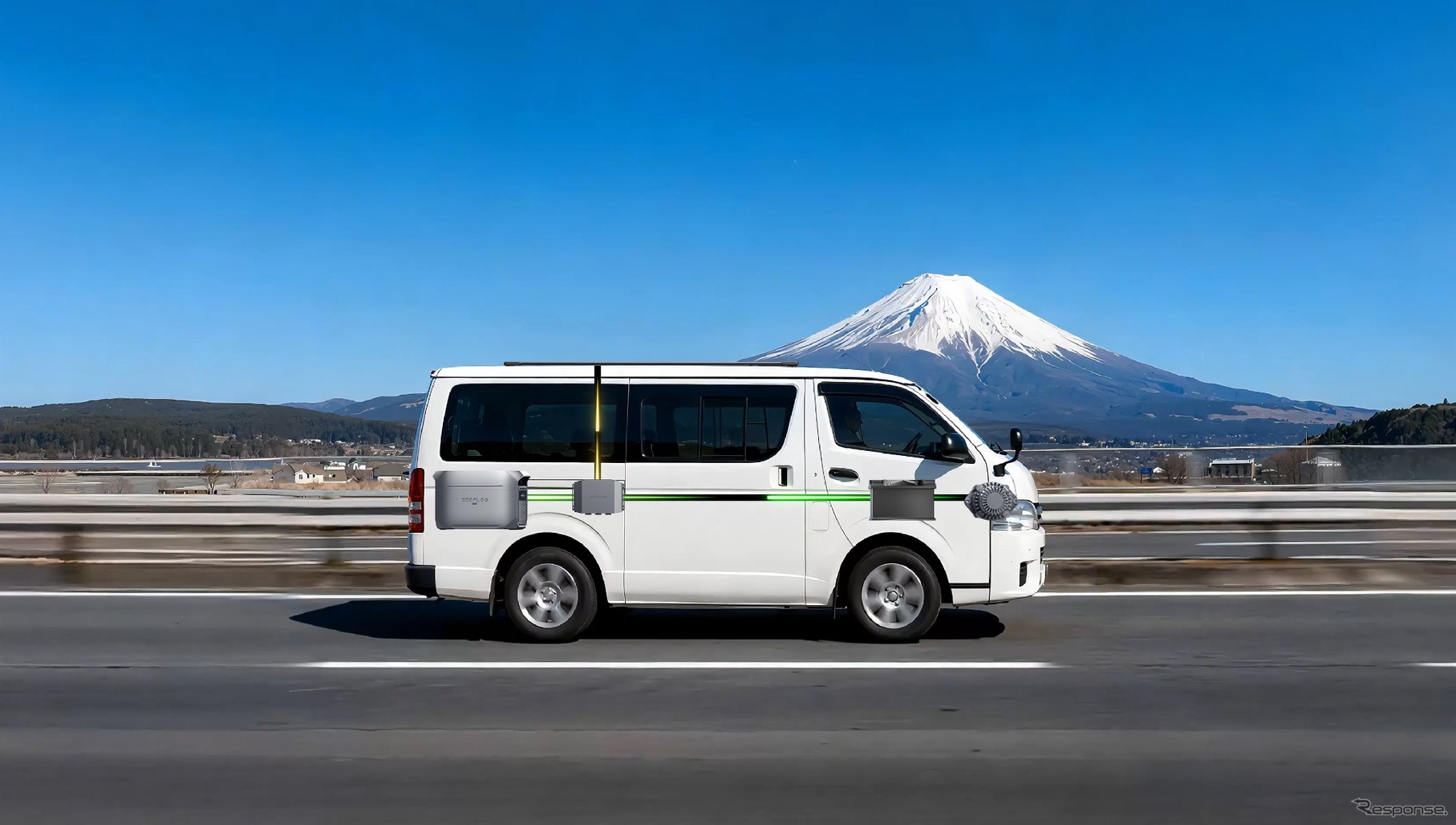 オルタネーターで発電され、車のバッテリーに蓄えられた電力の余剰分をAlternator ChargerがDC-DCコンバーターを通じて昇圧