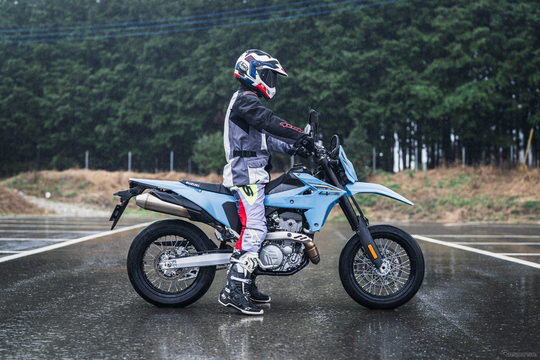 スズキ DR-Z4SMの足付き