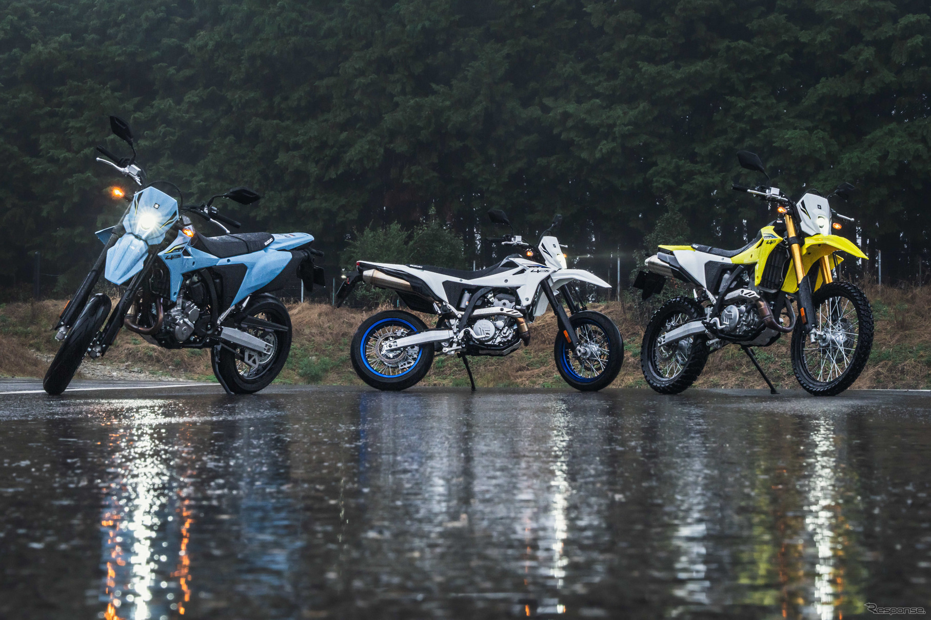 スズキ DR-Z4SM（左、中）とDR-Z4S（右）