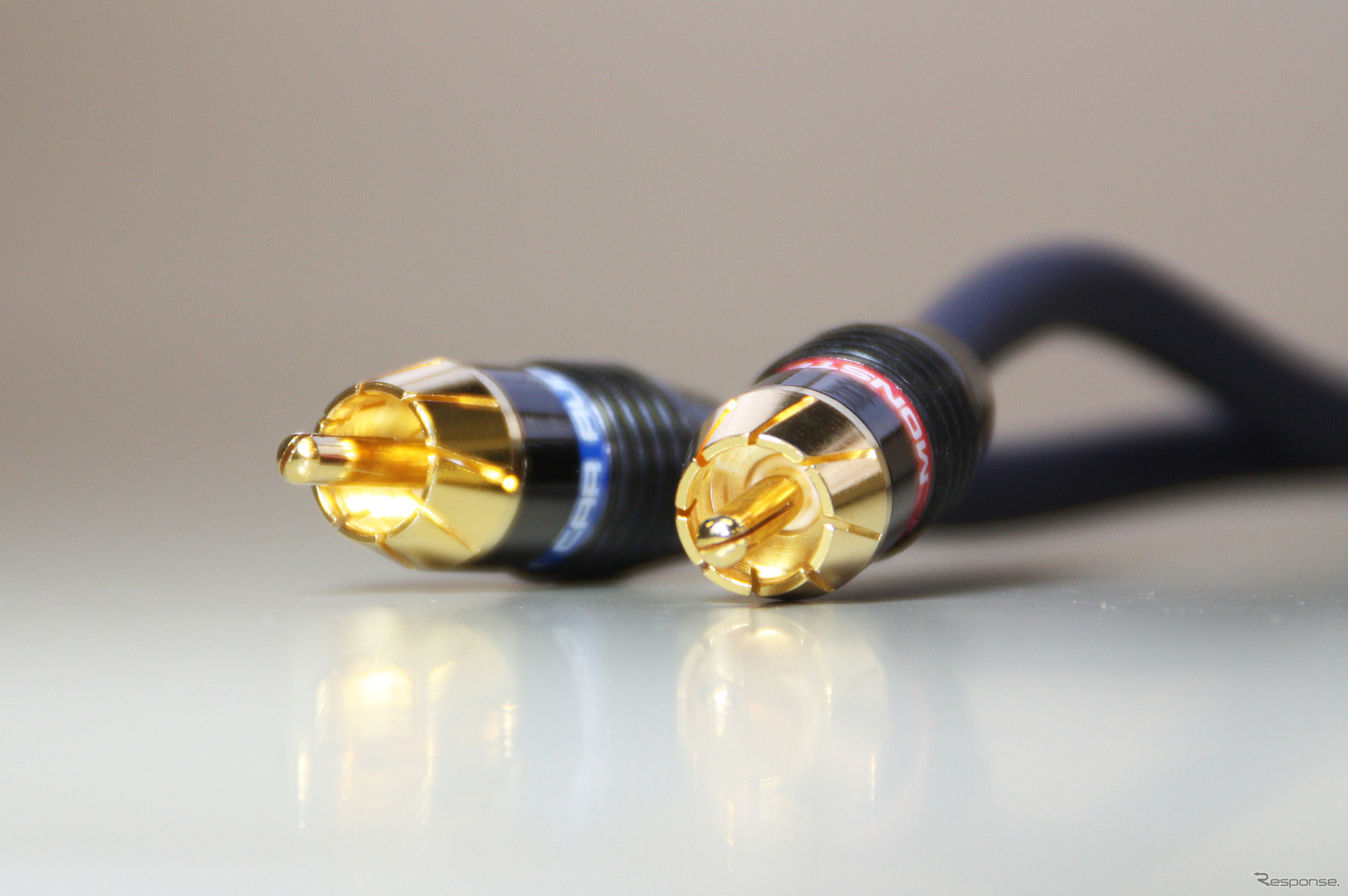 カー用の「ラインケーブル」の一例（モンスターカーオーディオ）。