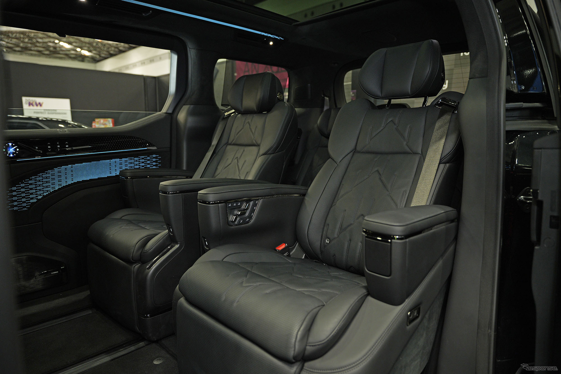 ZEEKR 009（ジャパンモビリティショー2025）