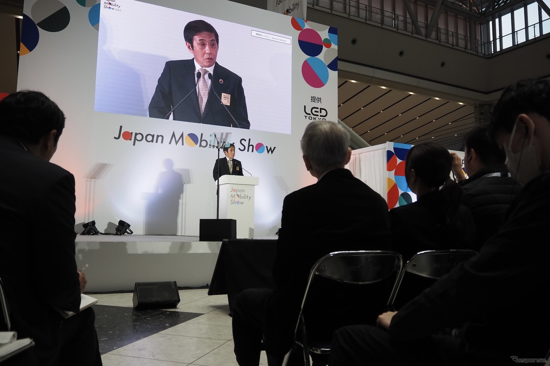 自工会未来モビリティ会議の開幕を宣言する片山会長（ジャパンモビリティショー2025）