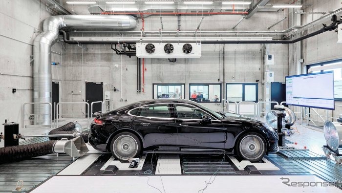 ポルシェの250km/hまで走行中の振動と騒音を精密に再現する試験装置「FaSiP」