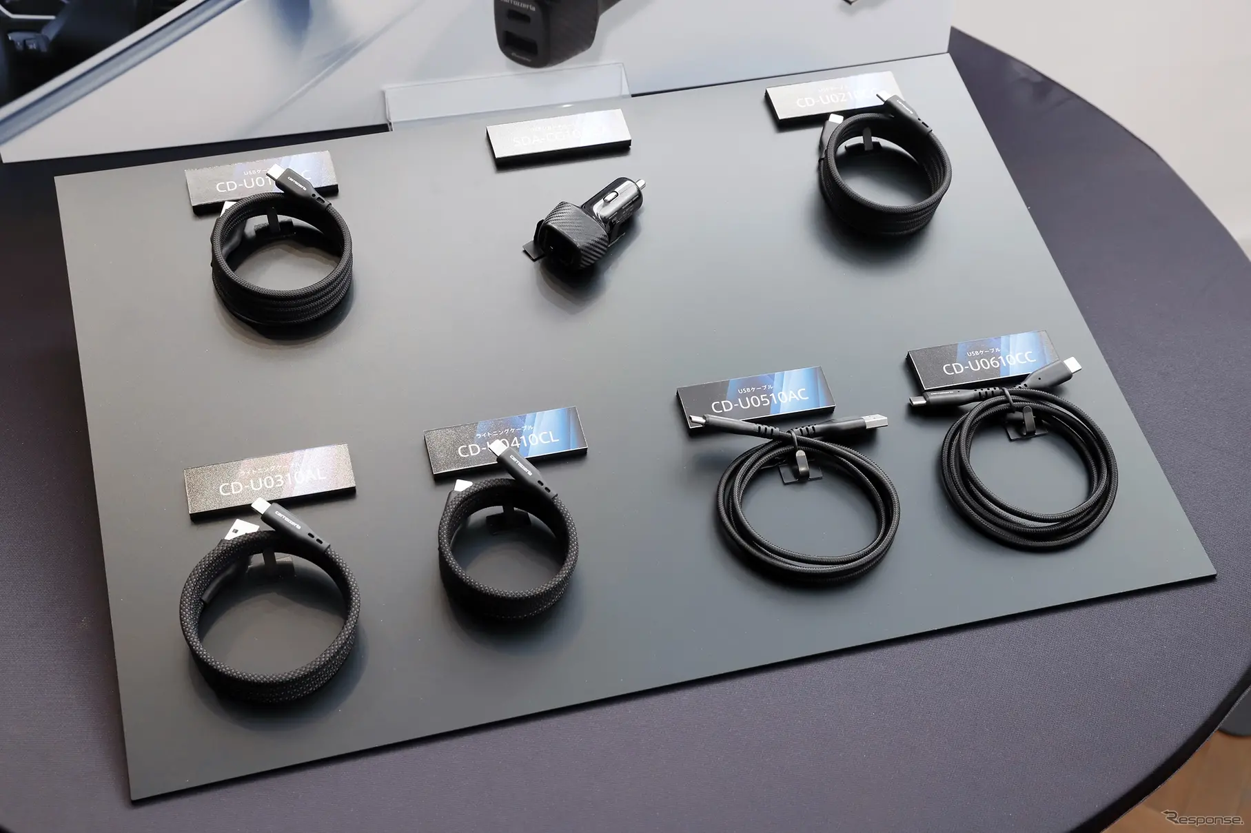 USBシガーチャージャーSDA-CG100CAとUSBケーブル