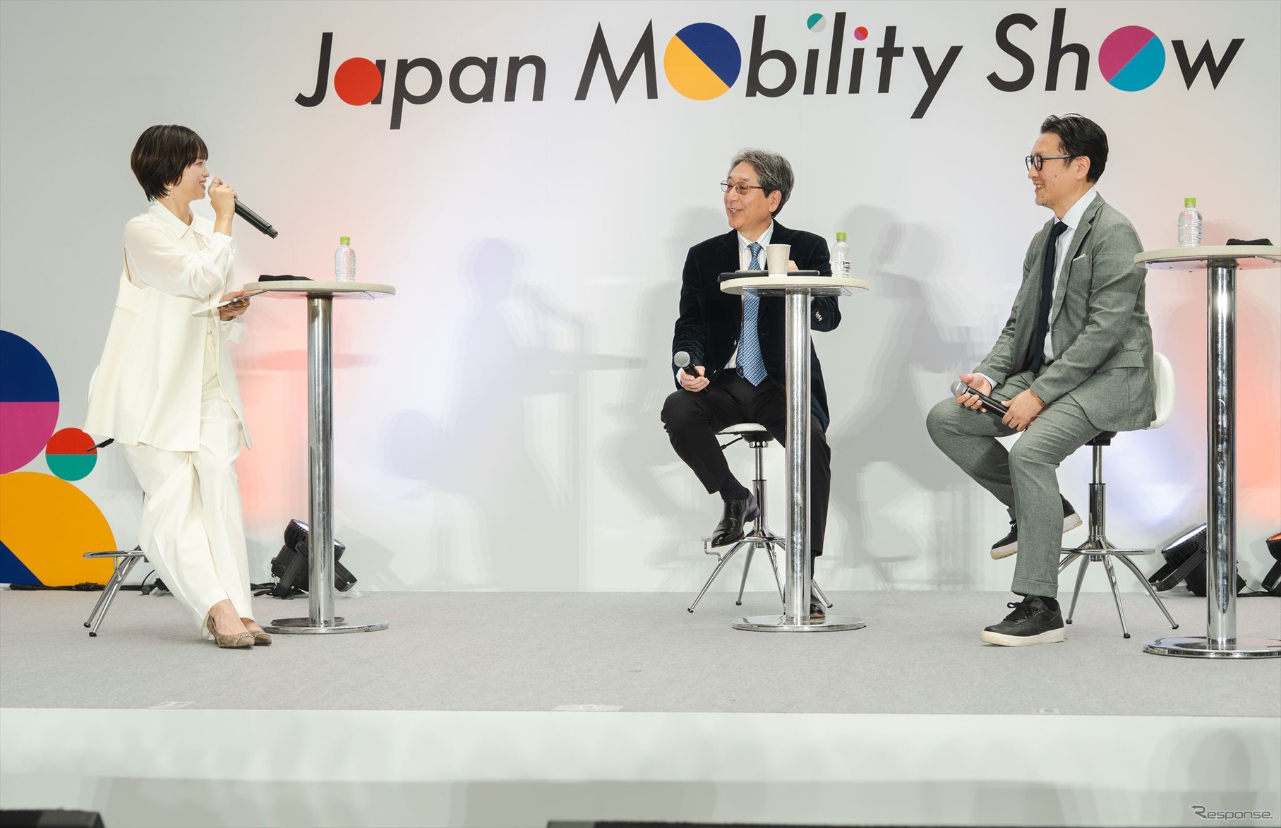 俳優 小林涼子氏（左）、ドルビージャパン株式会社日本法人社長（兼）東南アジア・大洋州統轄 大沢 幸弘氏（中央）、自動車ジャーナリスト 佐藤耕一氏（右）