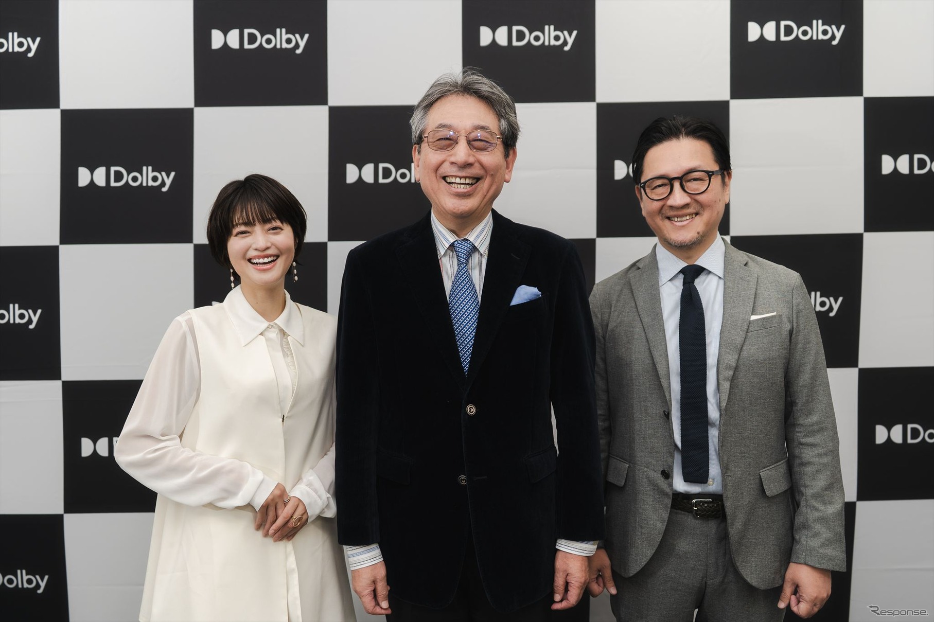 俳優 小林涼子氏（左）、ドルビージャパン株式会社日本法人社長（兼）東南アジア・大洋州統轄 大沢 幸弘氏（中央）、自動車ジャーナリスト 佐藤耕一氏（右）