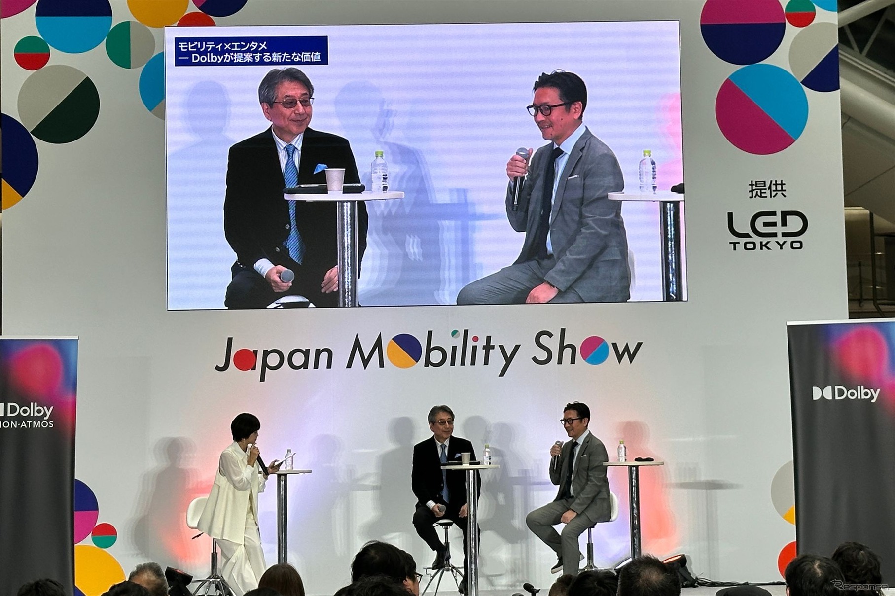 俳優 小林涼子氏（左）、ドルビージャパン株式会社日本法人社長（兼）東南アジア・大洋州統轄 大沢 幸弘氏（中央）、自動車ジャーナリスト 佐藤耕一氏（右）