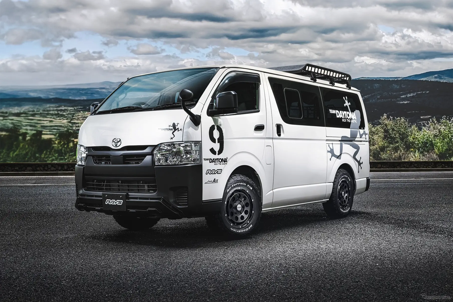 RAYS チームデイトナ D9 SPEC-M × トヨタ ハイエース