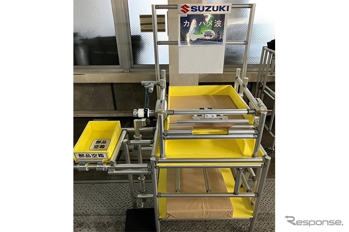 作品名：カミハメ波フロアペーパー（紙）1枚を払い出しできる装置