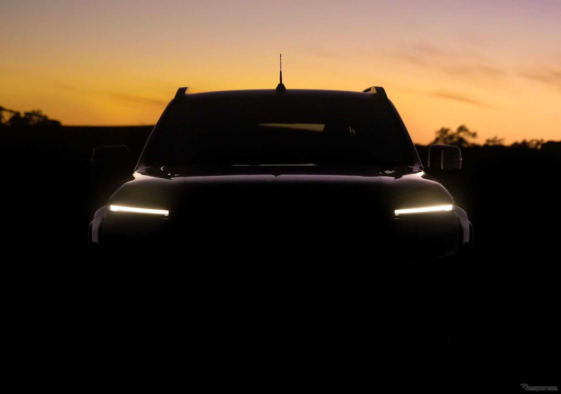 日産 ナバラ 新型のティザー