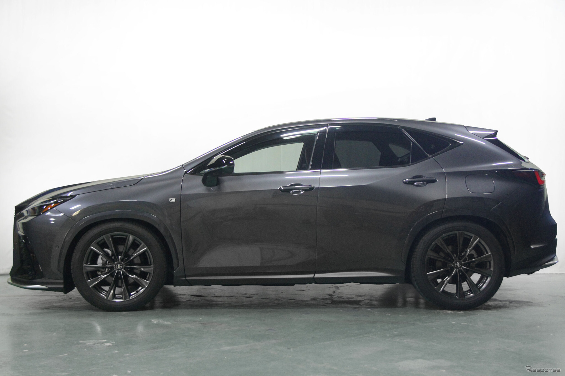 SpecS　レクサス・NX350h装着例（全下げ時：フロント 54mmダウン / リア 49mmダウン）