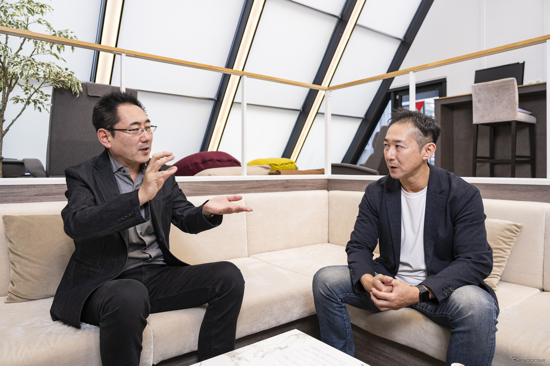 レスポンス編集長 三浦和也（左）とナノオプト・メディア 代表取締役社長 大嶋康彰氏（右）