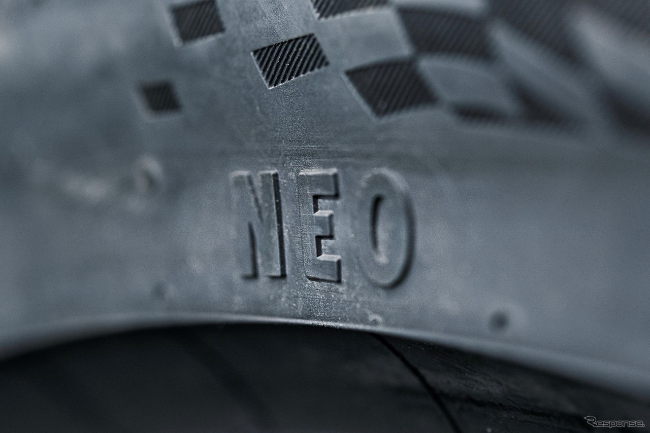 ポルシェ『マカン』新型がコンチネンタル製サマータイヤを純正装着