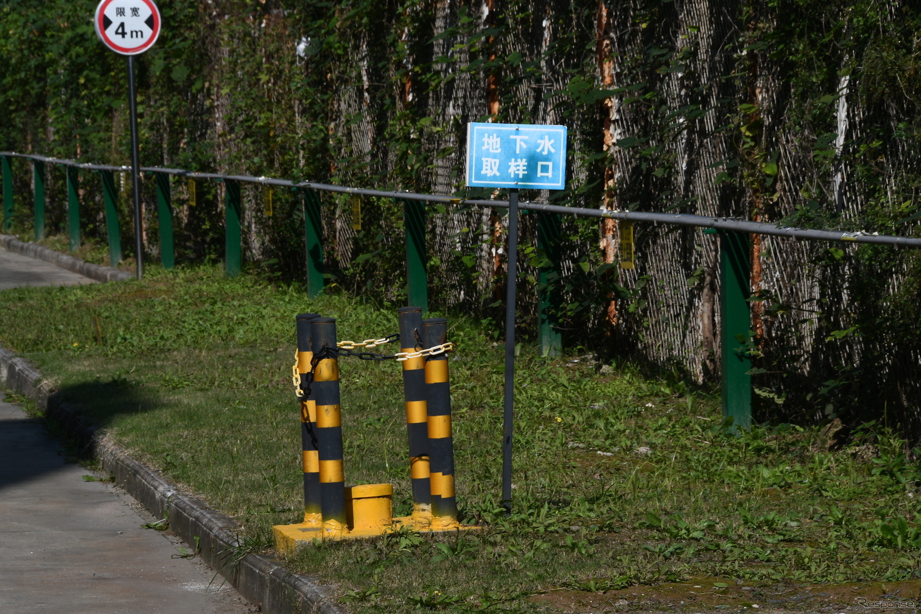 敷地内に掘られた井戸は政府が水質検査を行うためのもん。工場設備や生産での地下水使用は禁じられている