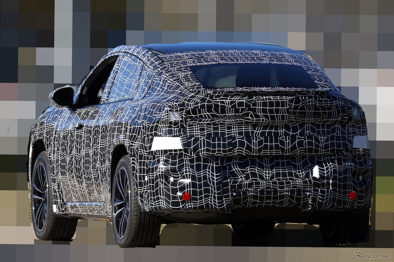 BMW iX4 市販型のプロトタイプ