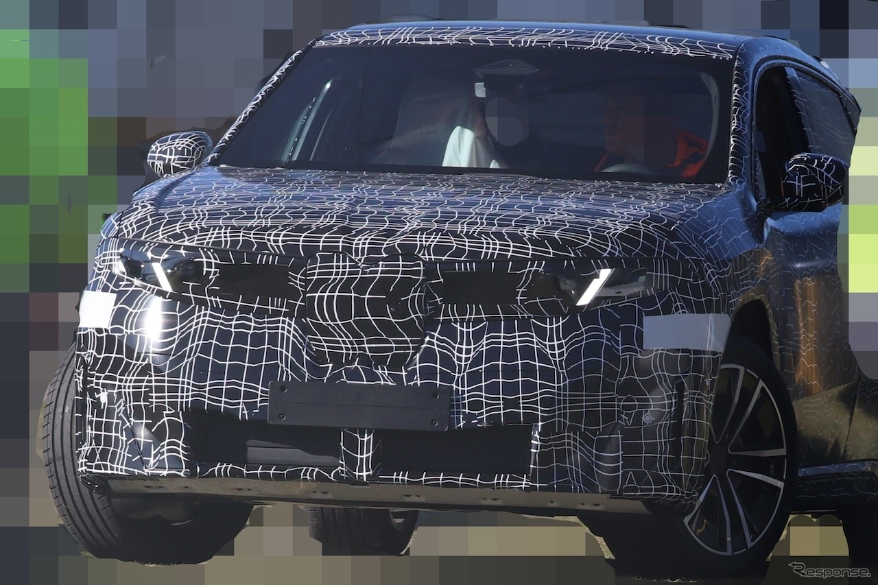 BMW iX4 市販型のプロトタイプ