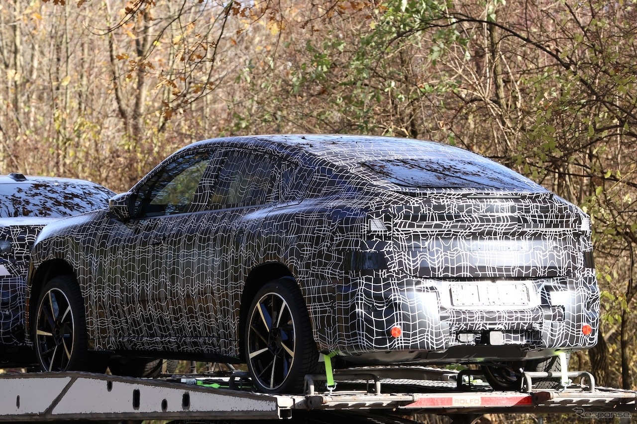 BMW iX4 市販型のプロトタイプ