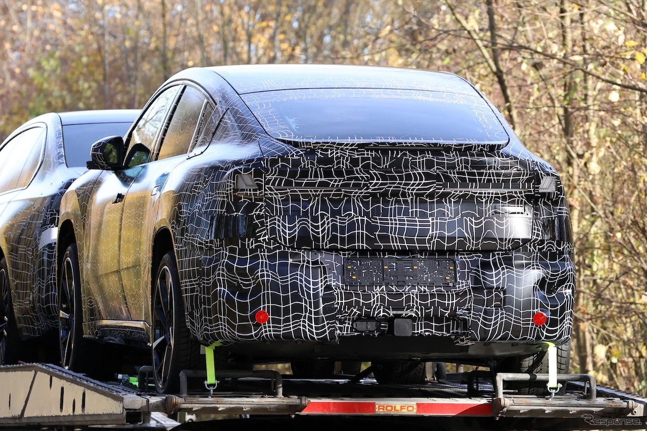 BMW iX4 市販型のプロトタイプ