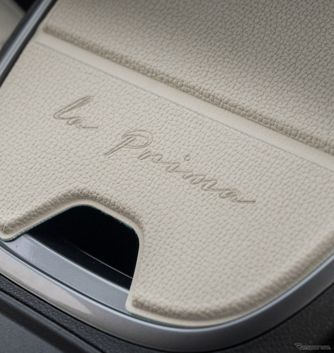 フィアット 600 ハイブリッド ネロ チネマ