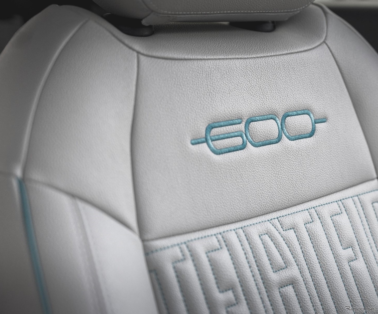 フィアット 600 ハイブリッド ネロ チネマ