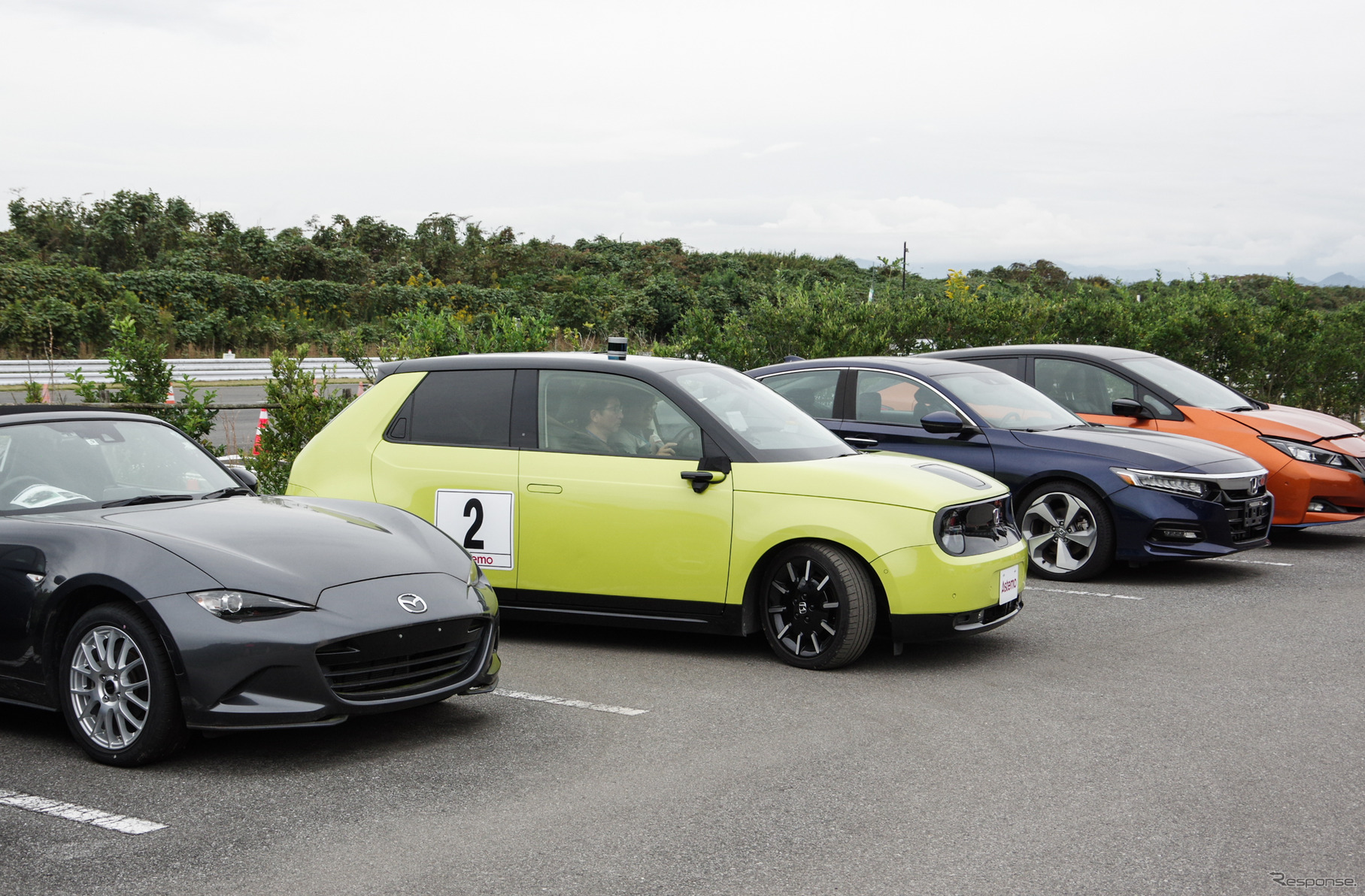 自動駐車ではなくあくまで「支援」なので、ステアリングの介入だけに任せると上手く駐車できない