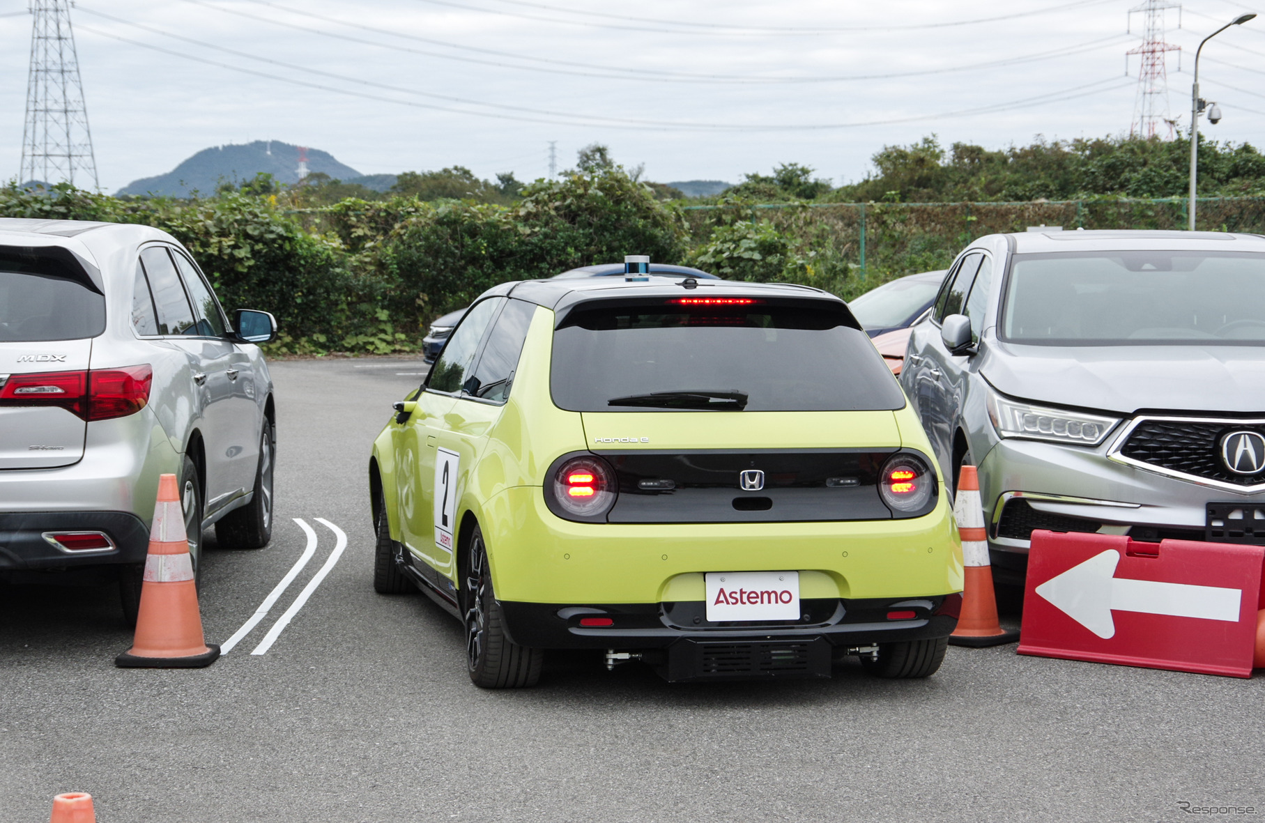 左にハンドルを切っている状態でも、ぶつかる前に自動的に右に操舵してくれた