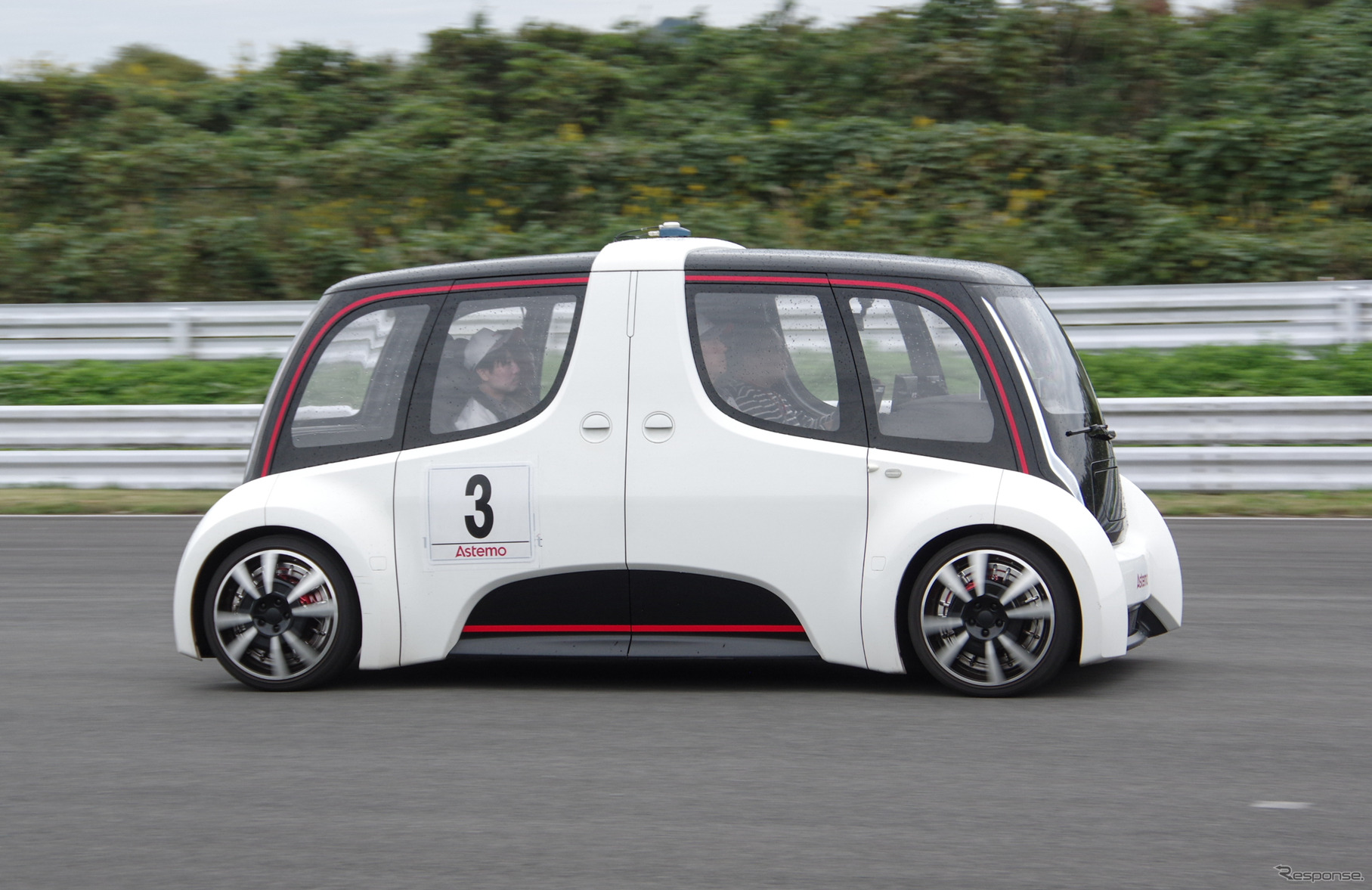 アステモのインホイールモーターと新操作デバイスのテスト車両（参考画像）