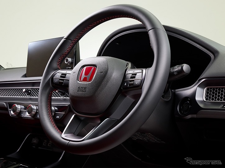 『シビック タイプR』用純正ステアリングホイール（本革製）装着イメージ