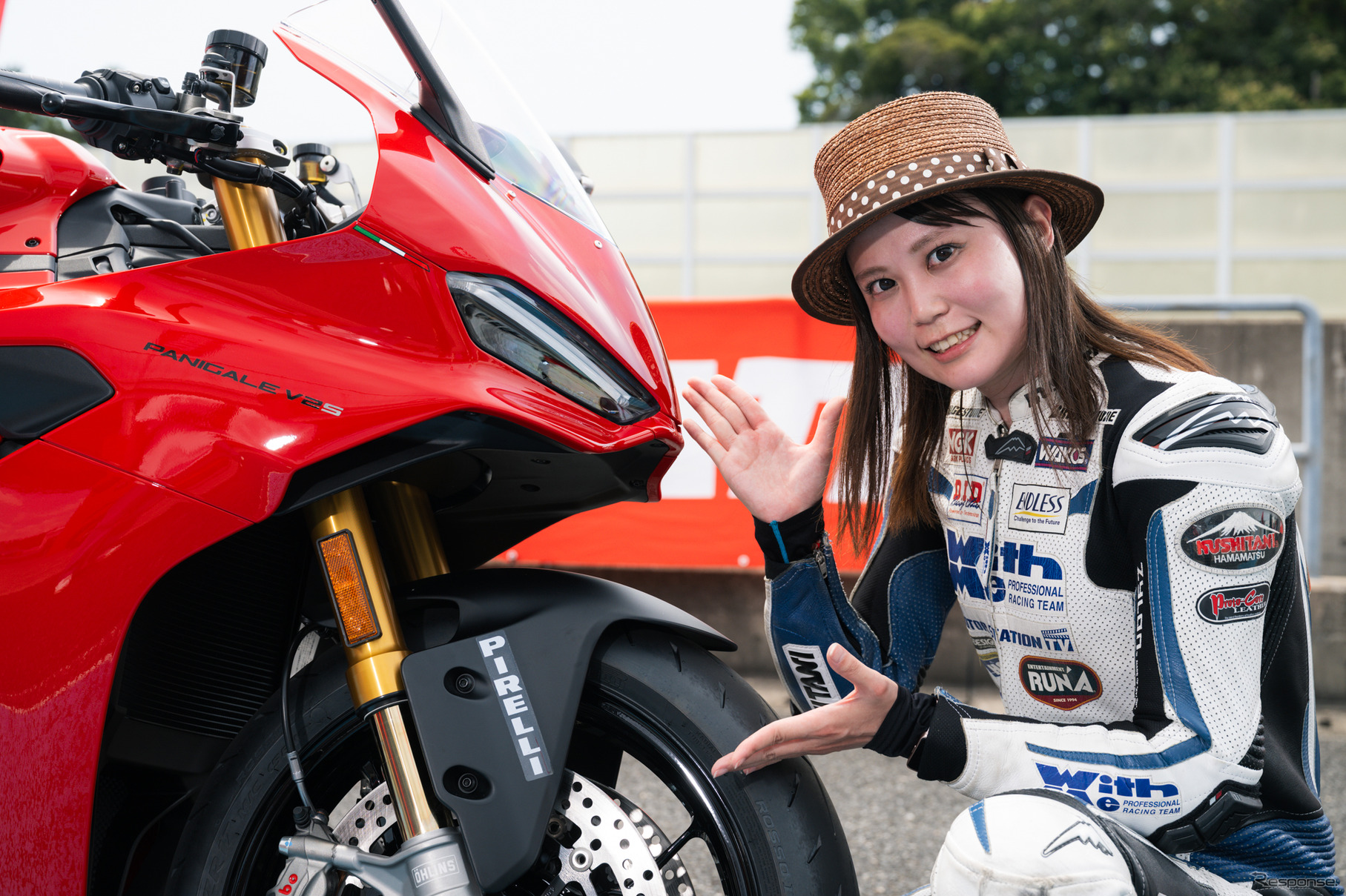 ことりちゃんとドゥカティ パニガーレV2S