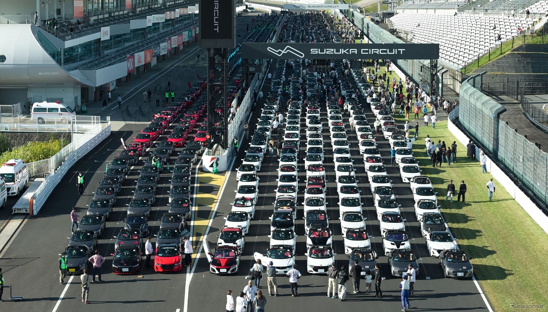 ホンダS660の832台のパレードの様子