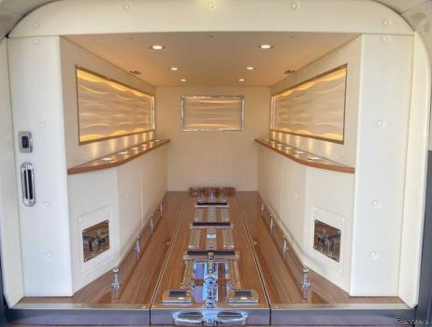 グランエース 『霊柩車』