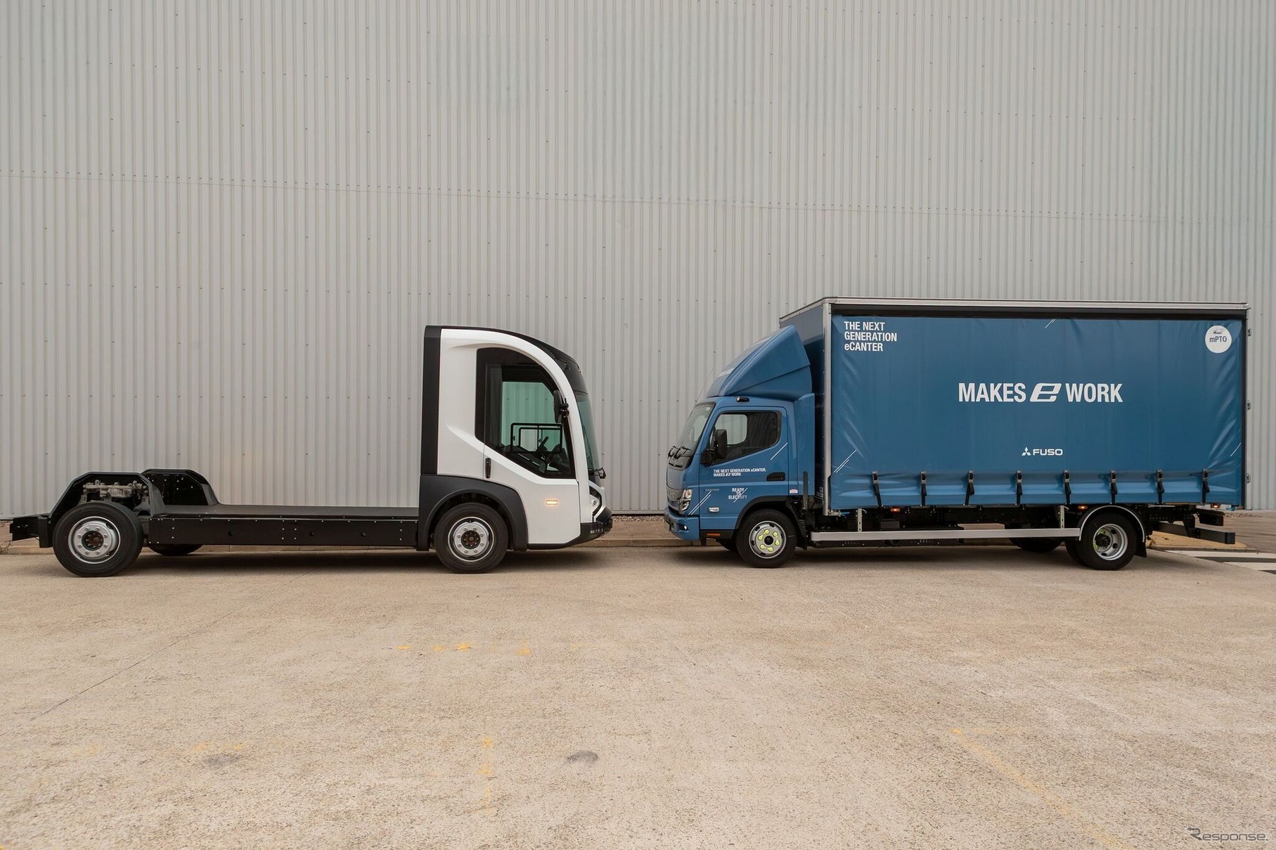 三菱ふそう「eCanter」(右)とREEの「P7-C」