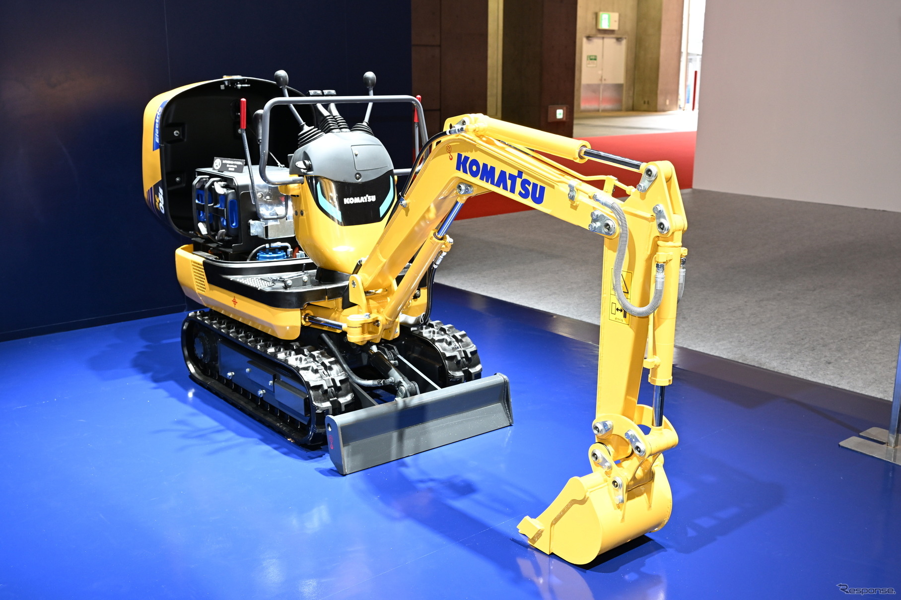 ホンダとコマツが共同開発した電動マイクロショベルのPC05E-1プロトタイプ（ジャパンモビリティショー2023）