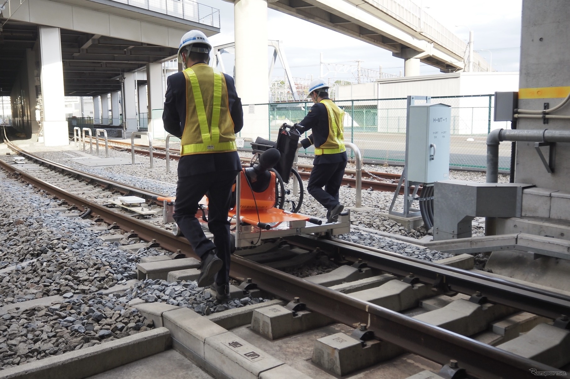 東京メトロ「異常時総合想定訓練」：移動困難者を避難誘導