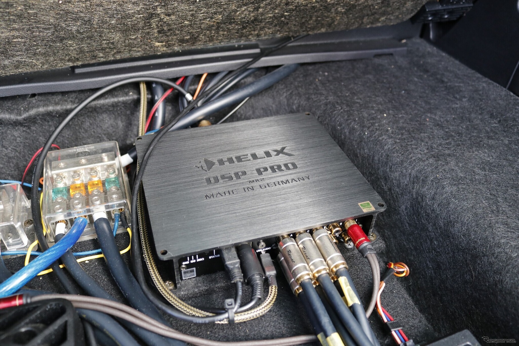 システムをまとめ上げるDSPにはヘリックスのDSP PRO MK2を採用。フロント3ウェイ＋サブウーファーのシステムをコントロールする。