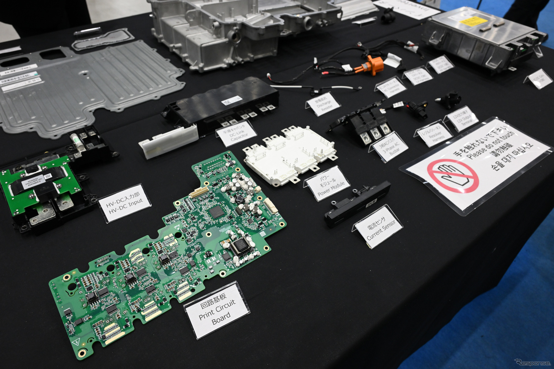 ブルースカイテクノロジーによる中国製PHEV「AVATR12」の分解展示