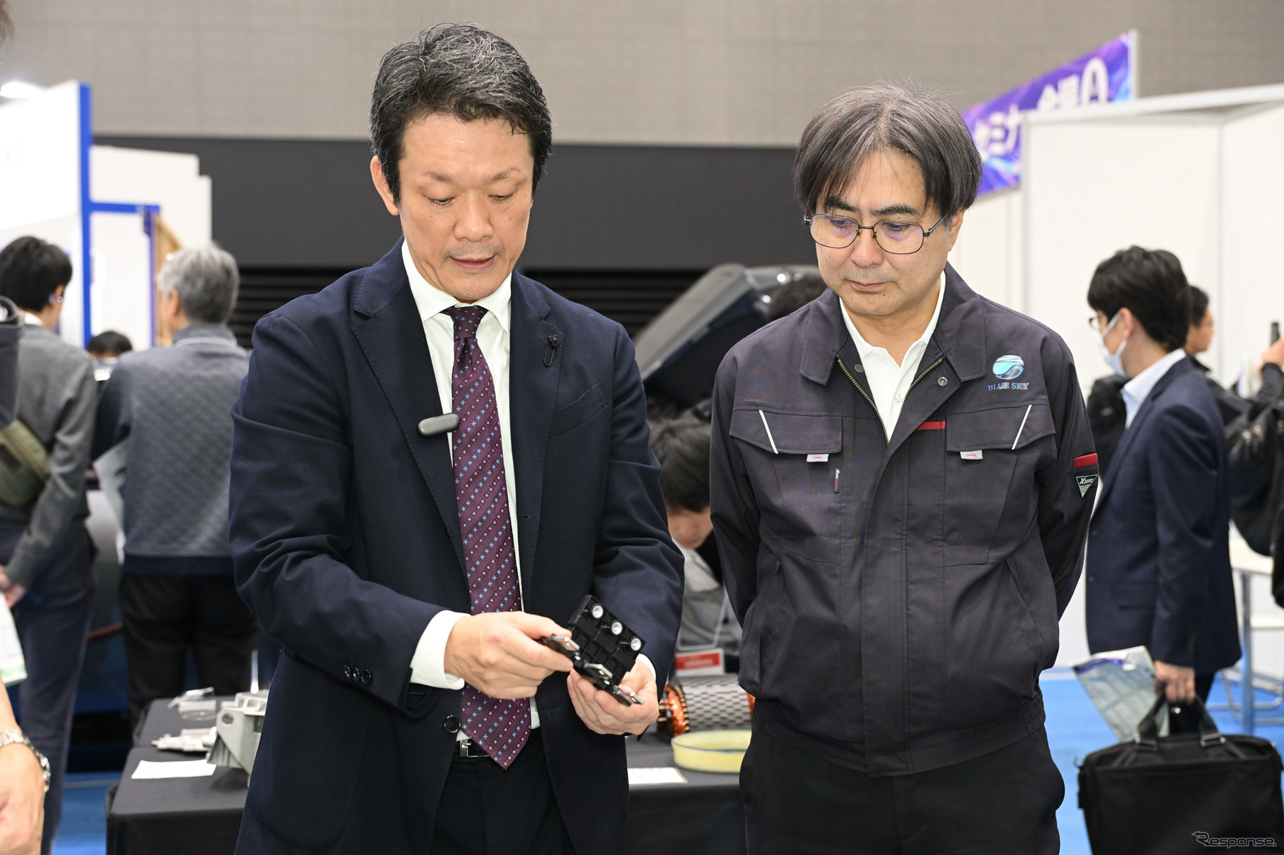 山本教授（左）とブルースカイテクノロジーの矢島社長（右）