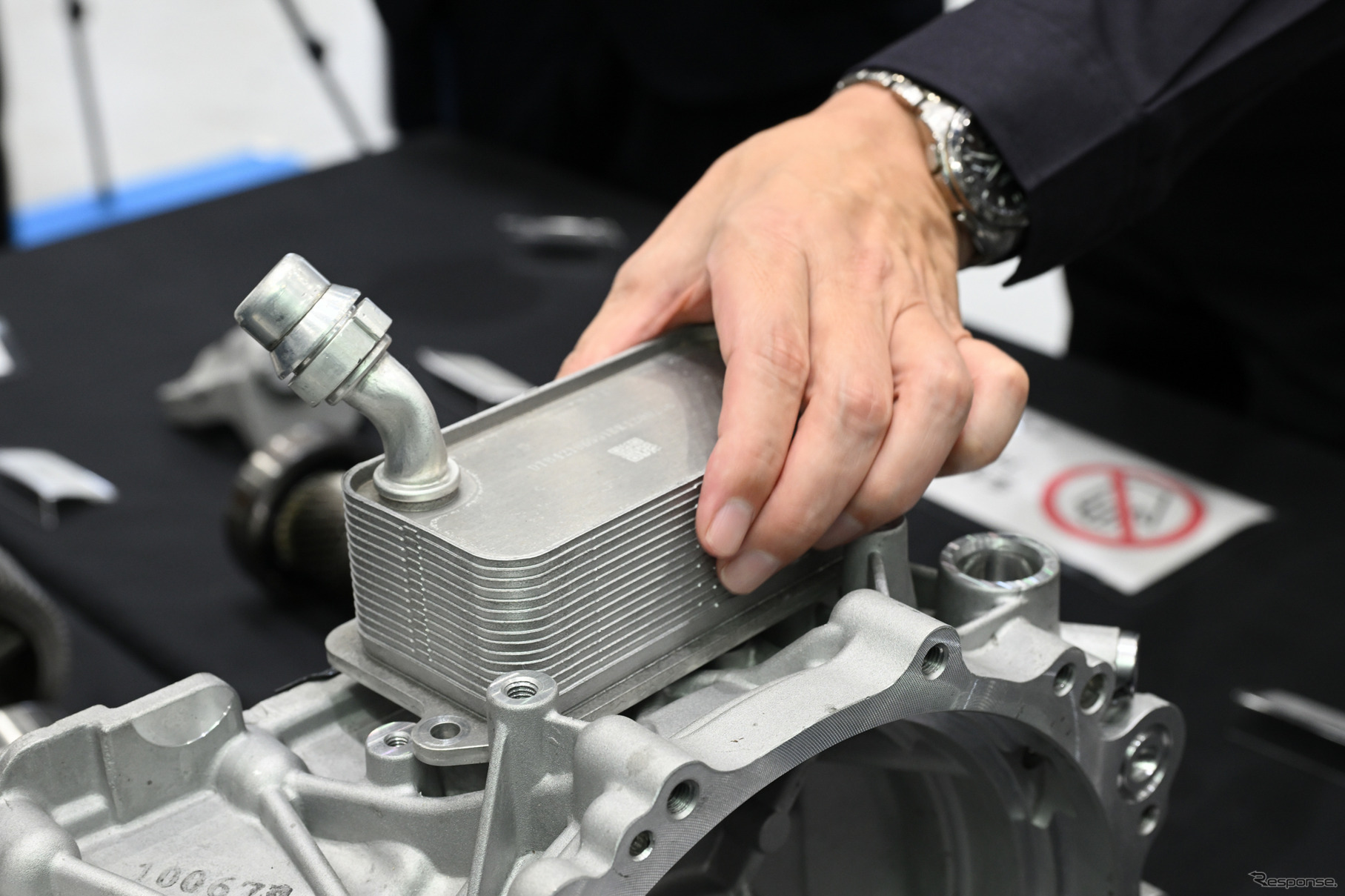 ブルースカイテクノロジーによる中国製PHEV「AVATR12」の分解展示