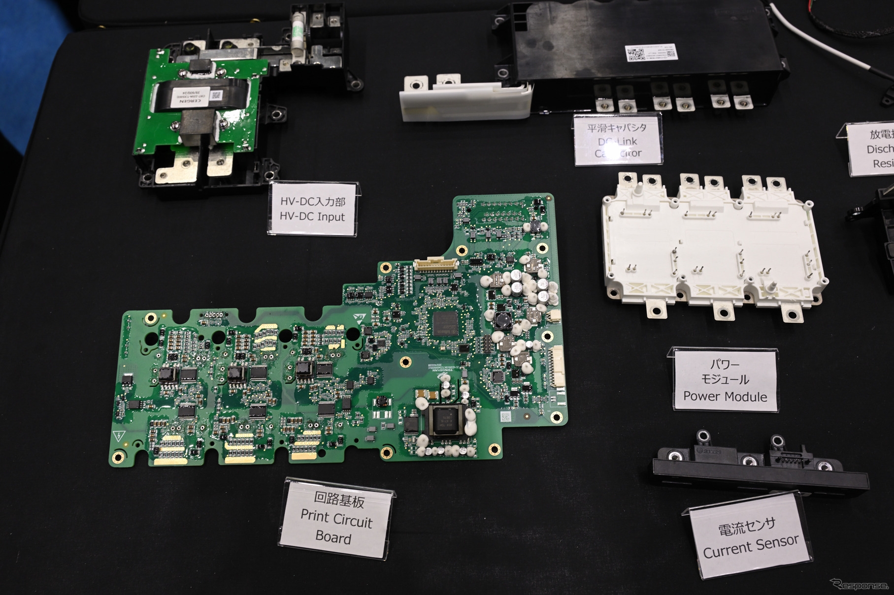 ブルースカイテクノロジーによる中国製PHEV「AVATR12」の分解展示