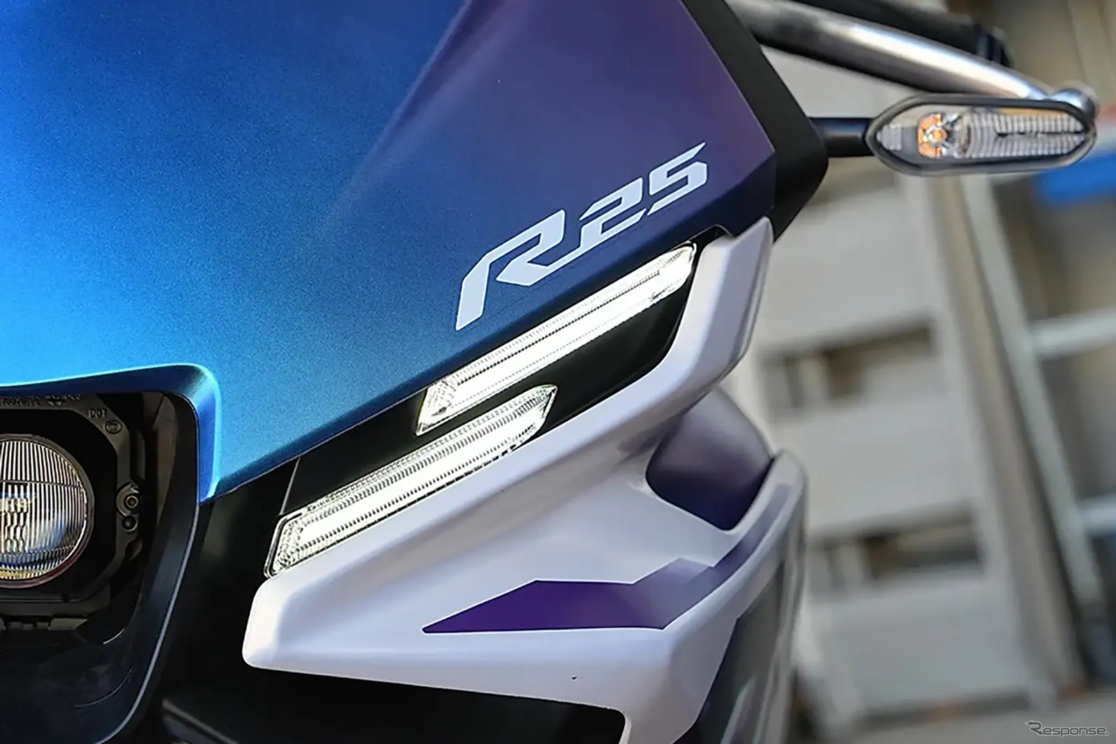 ヤマハ YZF-R25（マットパールホワイト）