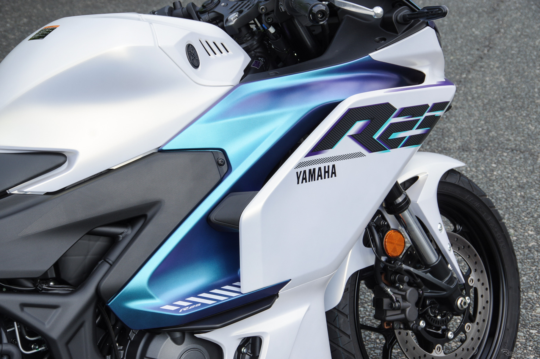 ヤマハ YZF-R25（マットパールホワイト）