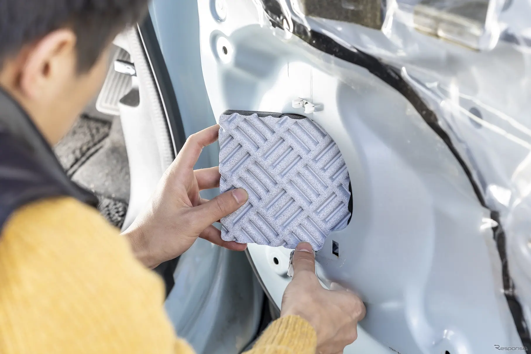 音質向上パッケージはcarrozzeriaのHPを見ると車種ごとに貼る場所が指定されているので要チェック