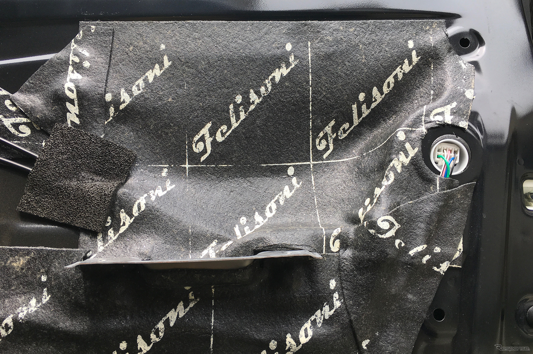 「デッドニング」の施行例。