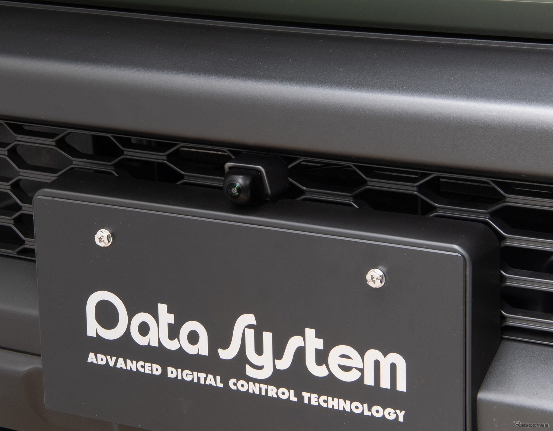 マルチVIEWフロントカメラキット　スズキ・ジムニー装着例