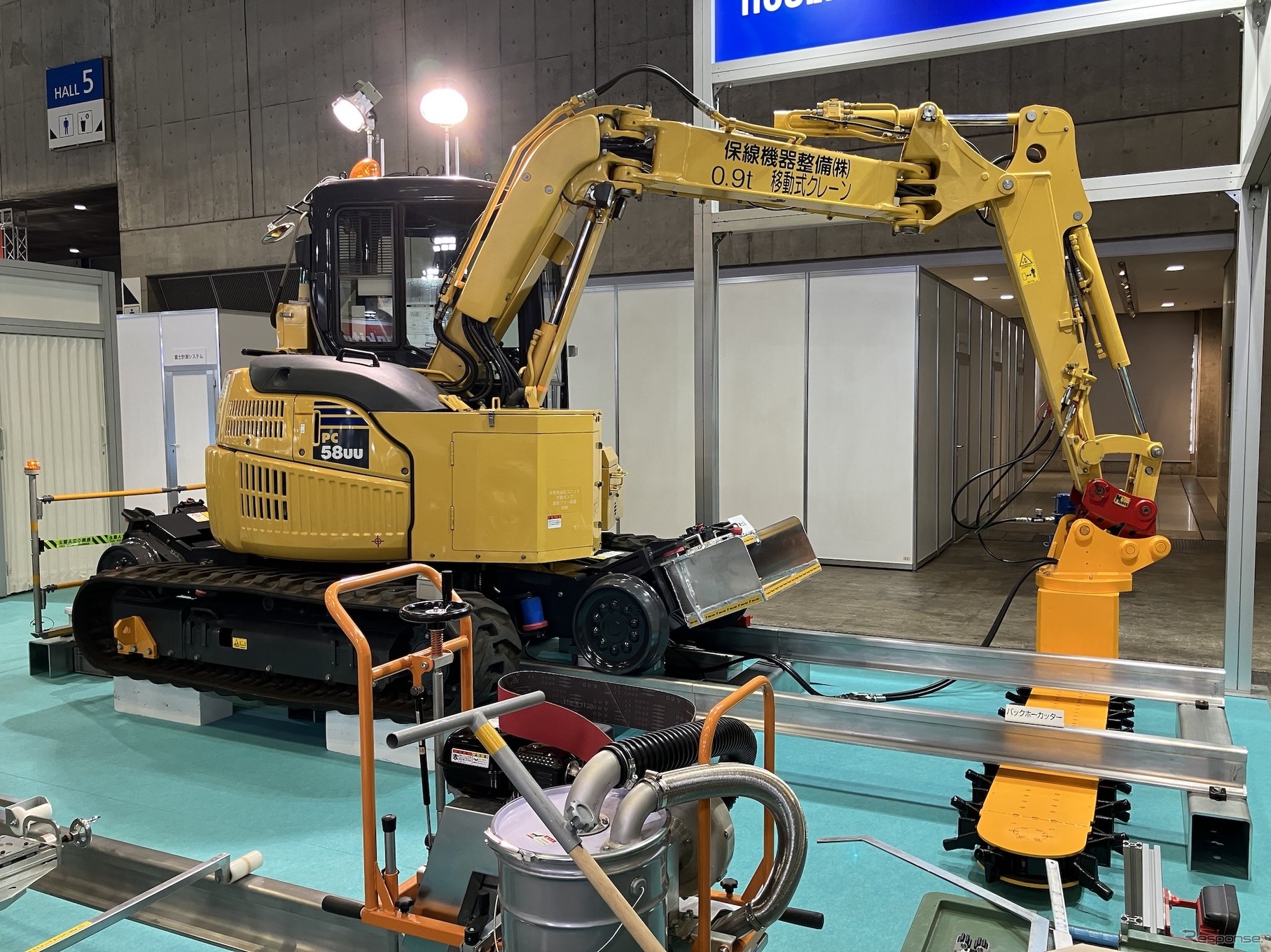 保線機器整備の軌陸車（第9回鉄道技術展＋第6回橋梁・トンネル技術展）