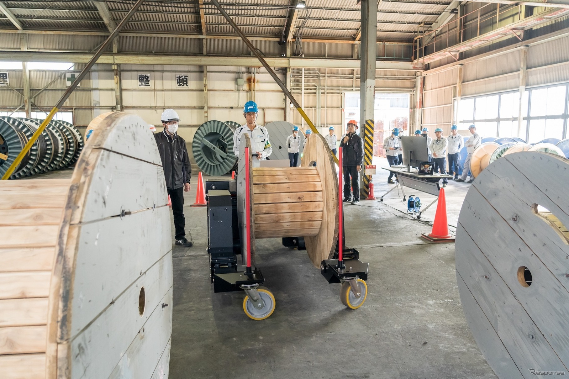 人機カート ver.3.0 タツタ電線従業員による操作体験の様子